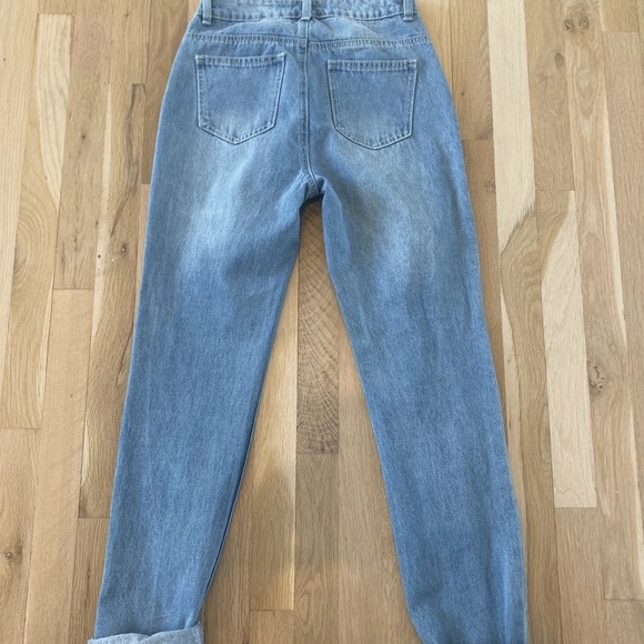 Chelsea & Violet deconstructed embroidered light colored jeans - Picture 9 of 12